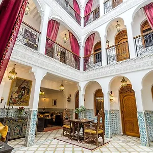Mouna Riad